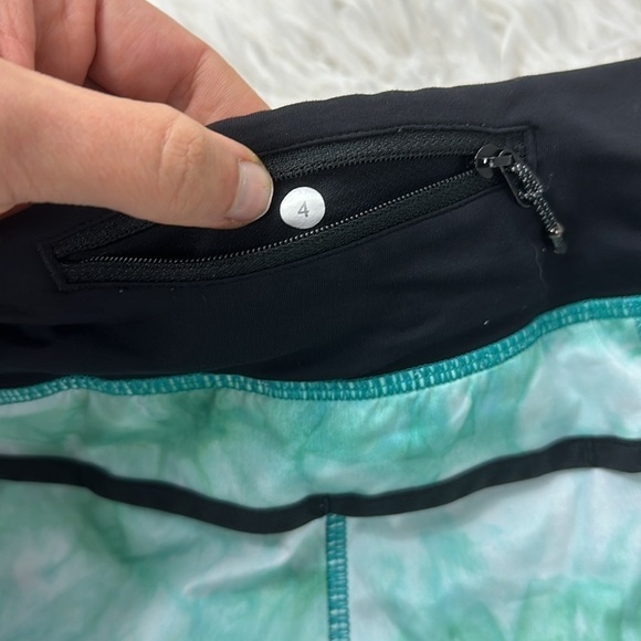 Lululemon Run: Speed Short Spray Dye White Blue Tropics / Black - Picture 5 of 5